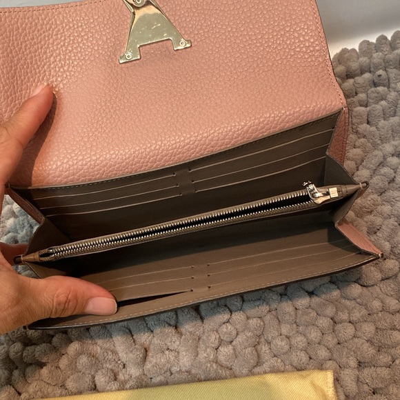 Louis Vuitton Taurillon Capucines wallet - Picture 2 of 5